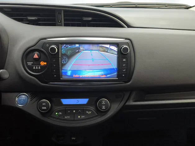 Toyota Yaris 1.5 VVT-i HSD Sol Premium