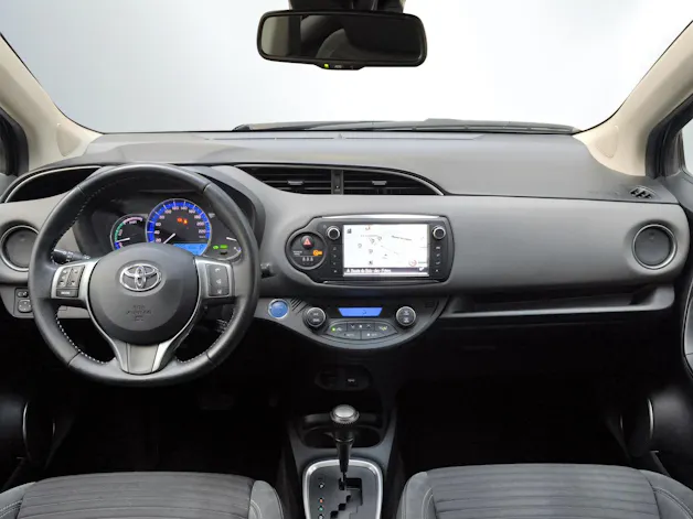 Toyota Yaris 1.5 VVT-i HSD Sol Premium
