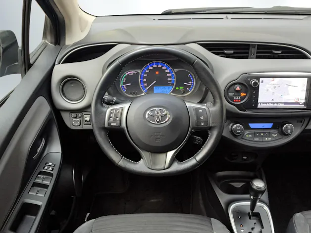 Toyota Yaris 1.5 VVT-i HSD Sol Premium