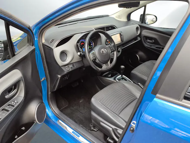 Toyota Yaris 1.5 VVT-i HSD Sol Premium
