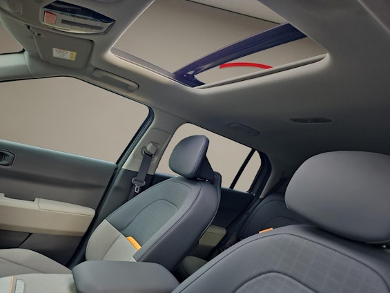 Vehicle image 18 Vehicle image 18