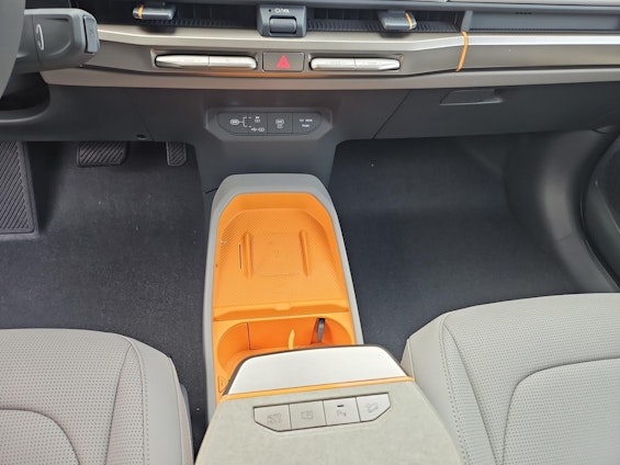 Vehicle image 14 Vehicle image 14