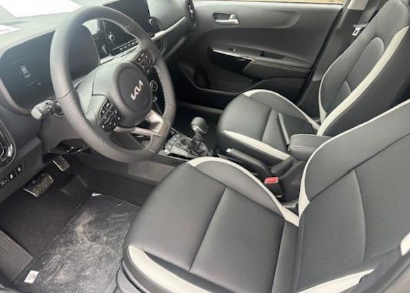 Vehicle image 4 Vehicle image 4