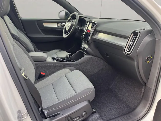 Volvo XC40 2.0 B3 MH Plus Dark