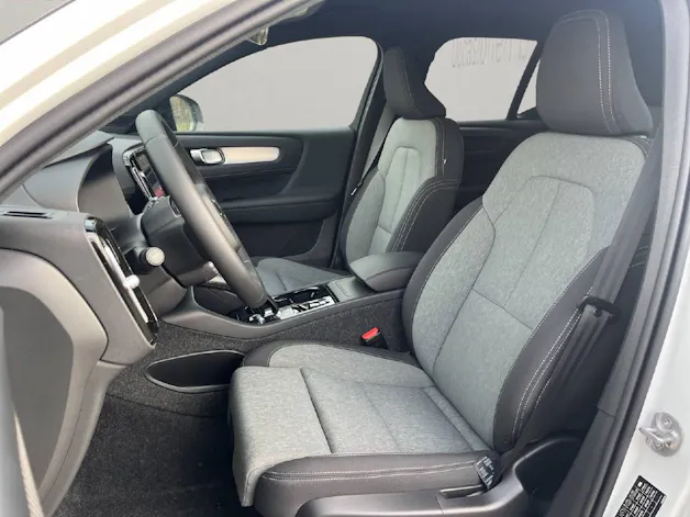 Volvo XC40 2.0 B3 MH Plus Dark