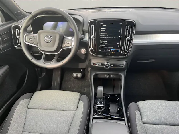 Volvo XC40 2.0 B3 MH Plus Dark