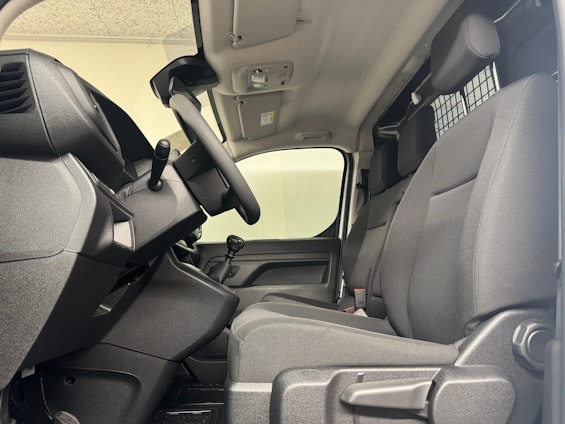 Vehicle image 4 Vehicle image 4