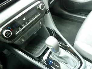 Toyota Yaris 1.5 VVT-i HSD Trend