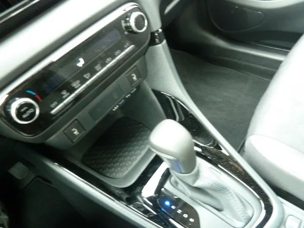 Toyota Yaris 1.5 VVT-i HSD Trend