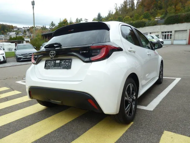 Toyota Yaris 1.5 VVT-i HSD Trend