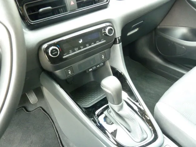 Toyota Yaris 1.5 VVT-i HSD Trend
