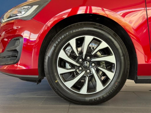 FORD Focus 1.0i EcoB Hybrid 155 Titanium Edition 2