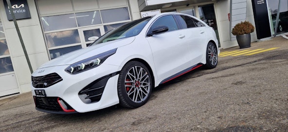 First vehicle image