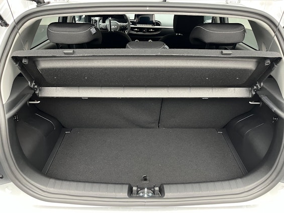 Vehicle image 16 Vehicle image 16