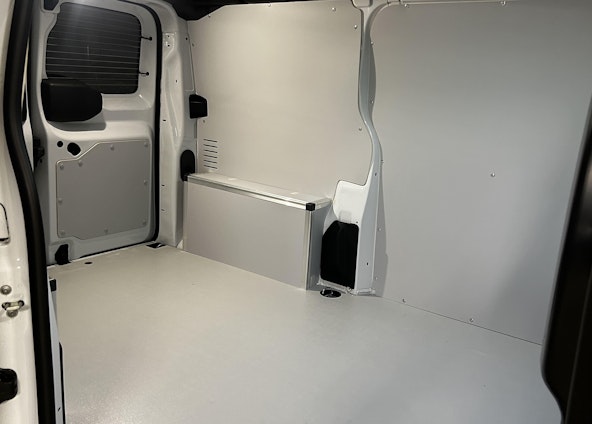 Vehicle image 14 Vehicle image 14