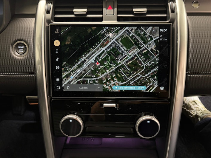 Vehicle image LAND ROVER DISCOVERY