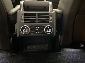 Fahrzeugbild LAND ROVER Discovery 3.0 D I6 350 Dynamic HSE