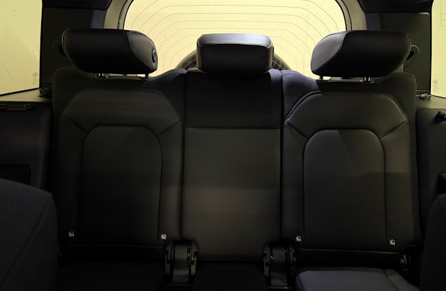 Vehicle image 16 Vehicle image 16