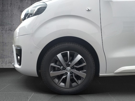 Vehicle image 18 Vehicle image 18