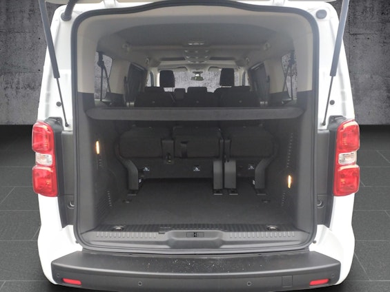 Vehicle image 16 Vehicle image 16