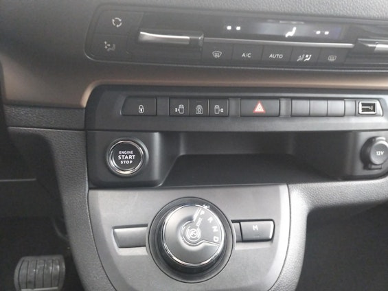 Vehicle image 14 Vehicle image 14