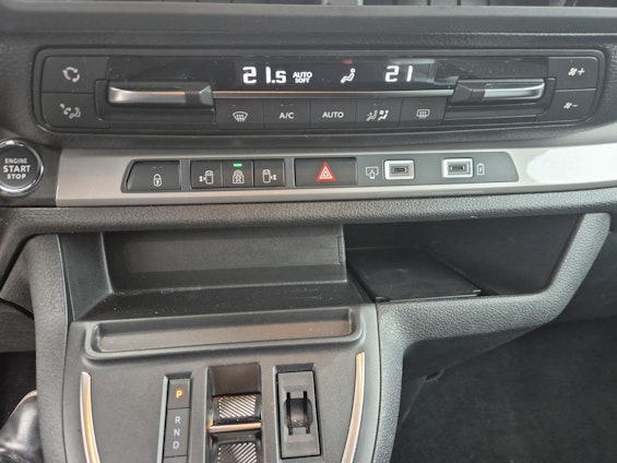 Vehicle image 18 Vehicle image 18