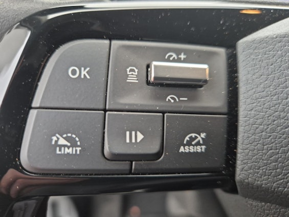 Vehicle image 19 Vehicle image 19