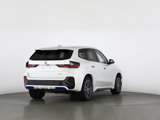 BMW iX1 30 xDrive 1