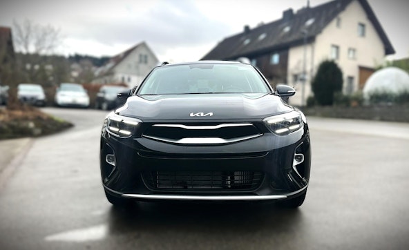First vehicle image