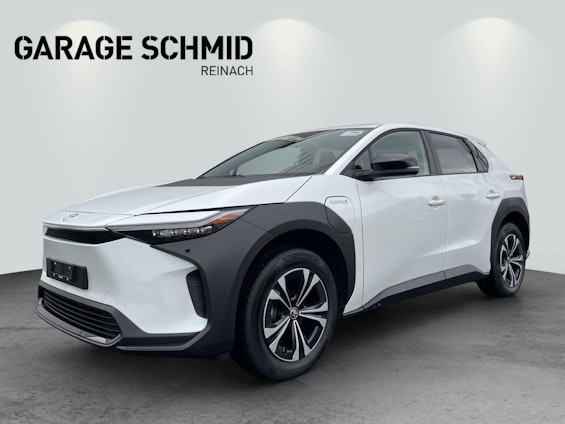 First vehicle image