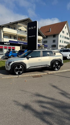 First vehicle image First vehicle image