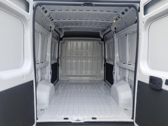 Vehicle image 8 Vehicle image 8