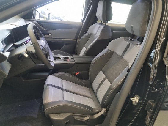 Vehicle image 6 Vehicle image 6