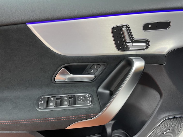 Vehicle image MERCEDES-BENZ A 220