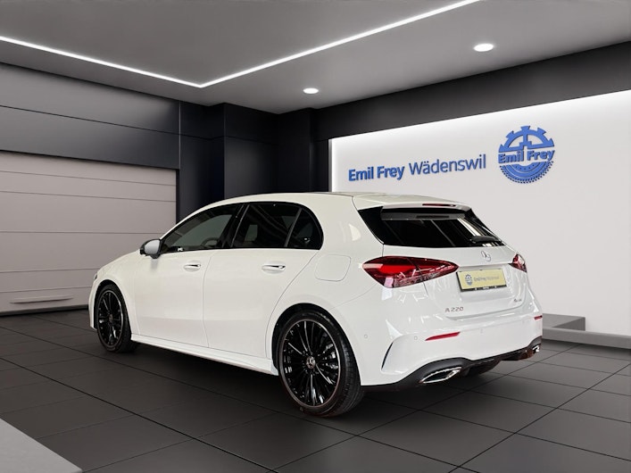 Vehicle image MERCEDES-BENZ A 220