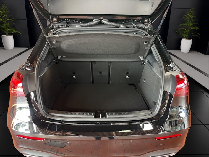 Vehicle image MERCEDES-BENZ A 220