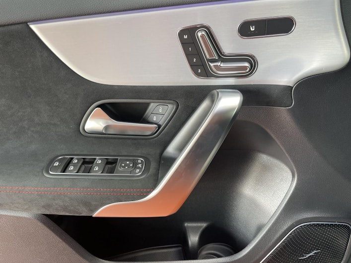 Vehicle image MERCEDES-BENZ A 220