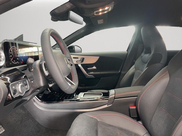 Vehicle image MERCEDES-BENZ A 220