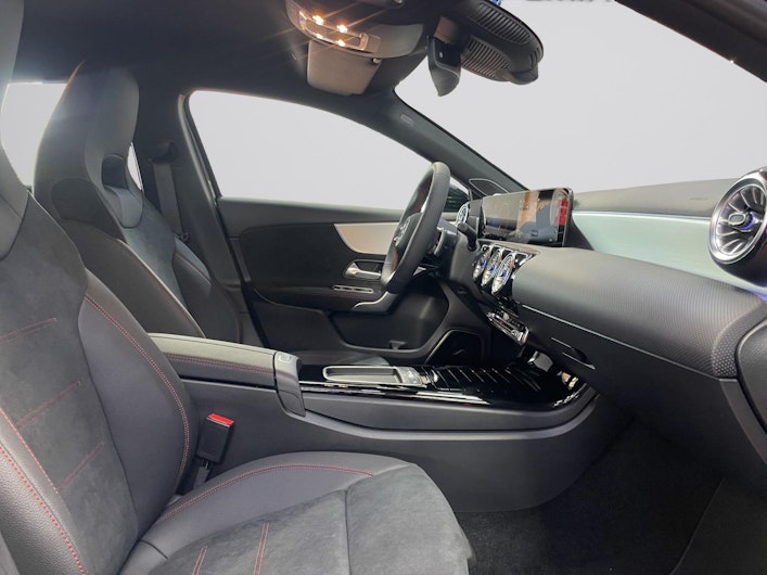 Vehicle image MERCEDES-BENZ A 220