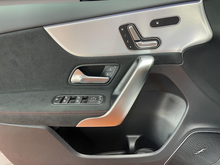 Vehicle image MERCEDES-BENZ A 200