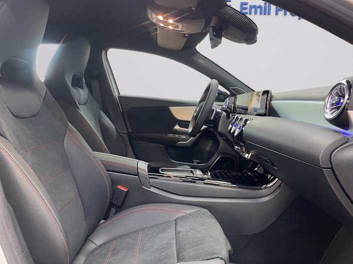 Vehicle image MERCEDES-BENZ A 200