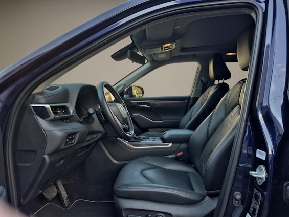 Vehicle image 8 Vehicle image 8