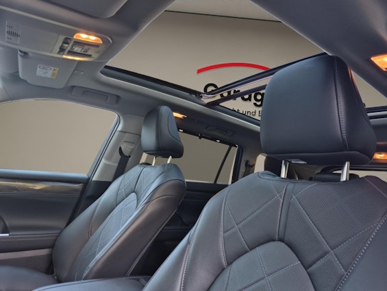 Vehicle image 18 Vehicle image 18