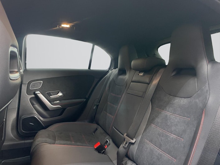 Vehicle image MERCEDES-BENZ A 200