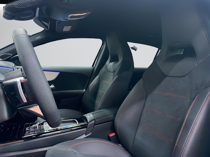 Vehicle image MERCEDES-BENZ A 220