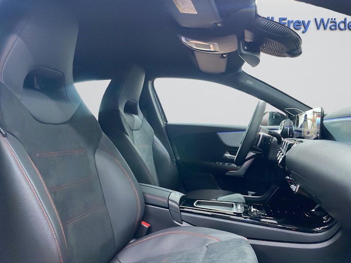 Vehicle image MERCEDES-BENZ A 220