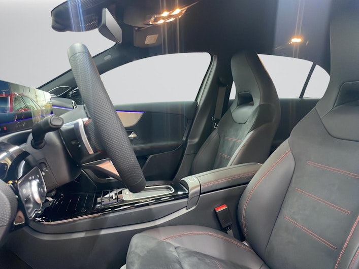 Vehicle image MERCEDES-BENZ A 220