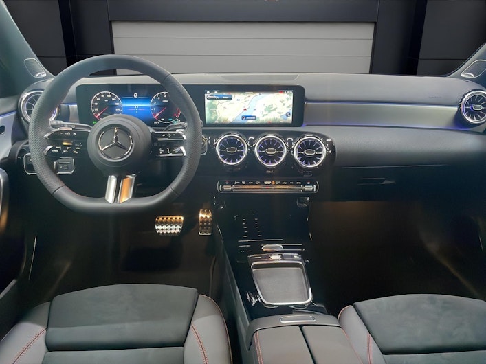 Vehicle image MERCEDES-BENZ A 220