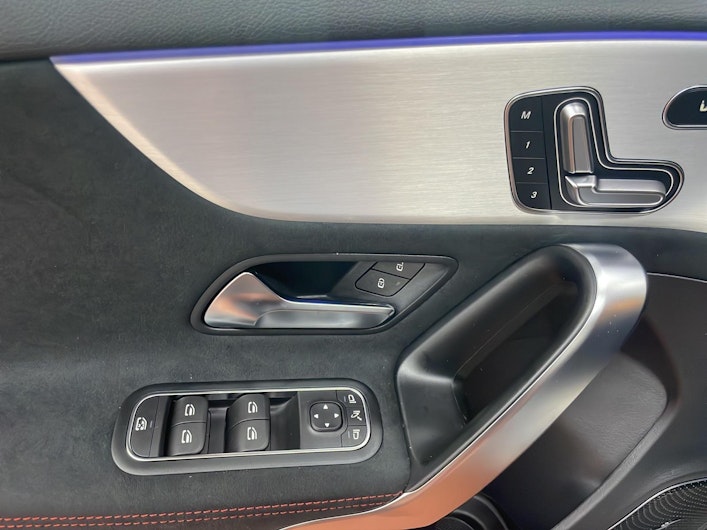 Vehicle image MERCEDES-BENZ A 220