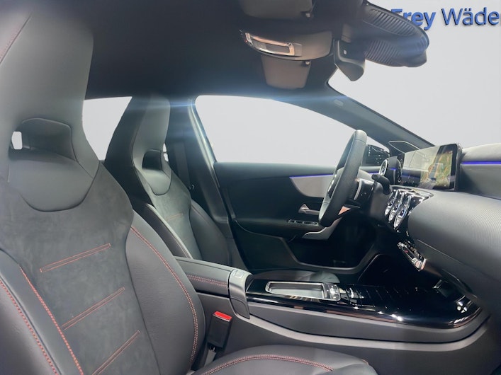 Vehicle image MERCEDES-BENZ A 220